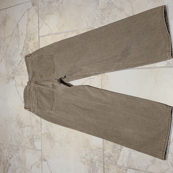 COS wide leg 3/4 crop lt. Olive jean .size 26 - Picture 4 of 8